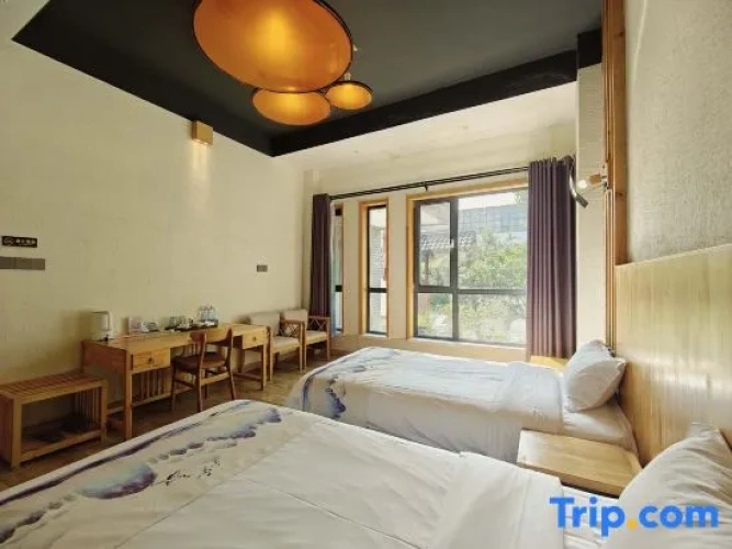 Suite with courtyard view