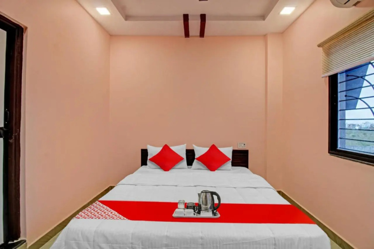 OYO Raj Hotel