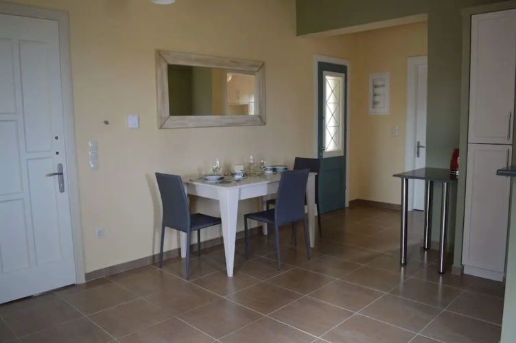 Mel's Apartments