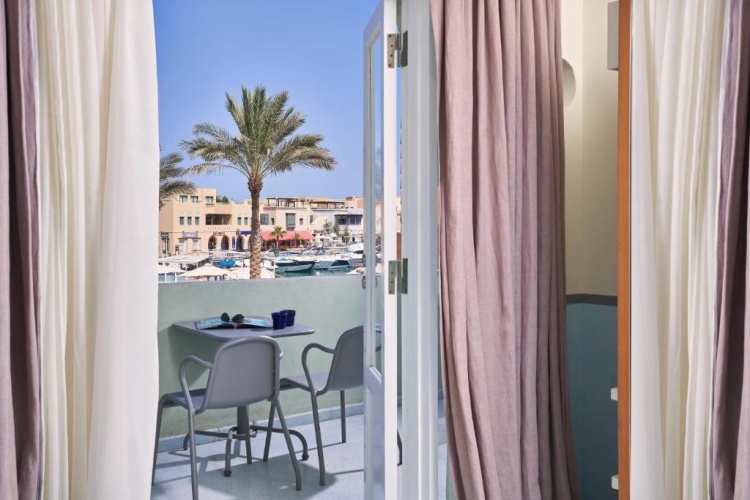 Standard room with harbour view