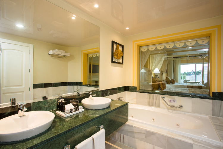 Bahia Principe Luxury Bouganville - Adults Only photo 9