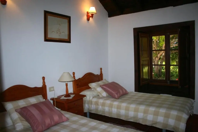 2 Bedrooms Cottage
