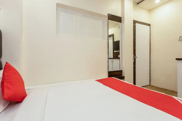 OYO 24822 Samarth Guest House