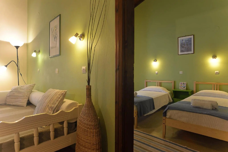 Captain's Apts Barbati