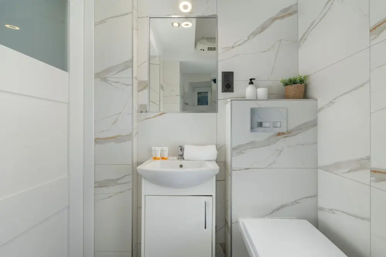 Central Kraków Apartment by Renters
