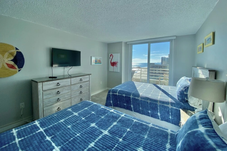 1712 North Hampton 3 Bedroom Condo