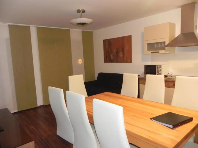 3 Bedrooms Apartment