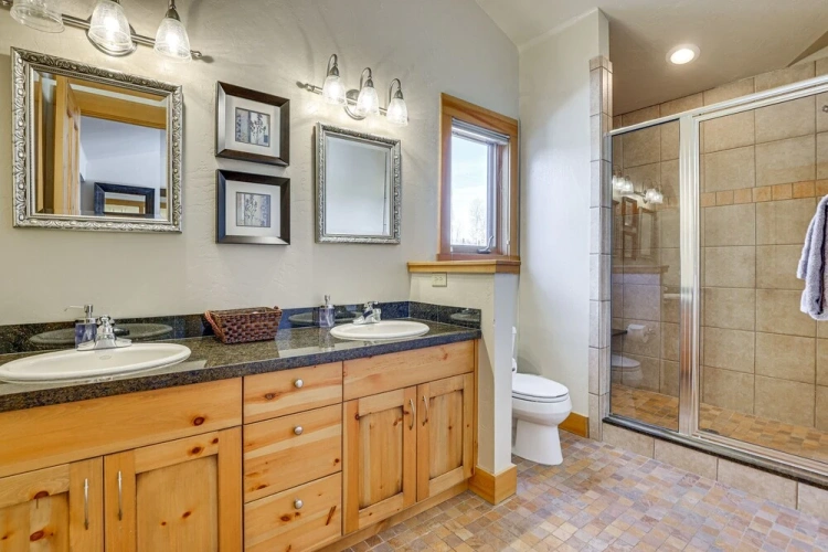 4 Bedrooms Cottage
