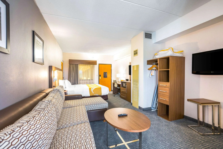 Quality Suites Lansing West
