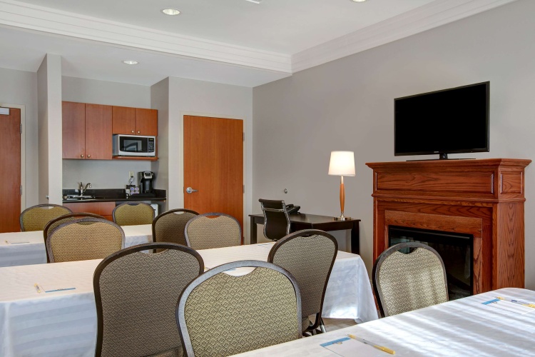 Days Inn & Suites by Wyndham Collingwood photo 18