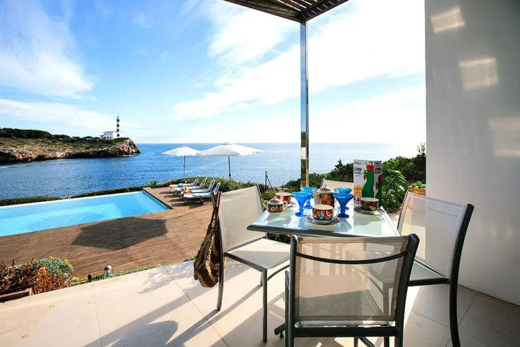 Sea Front Luxurious Villa