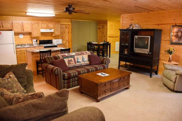 WEEKS WORTH - 3 Br Cabin
