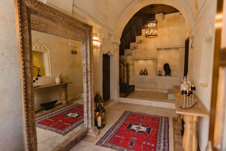 Akantha House