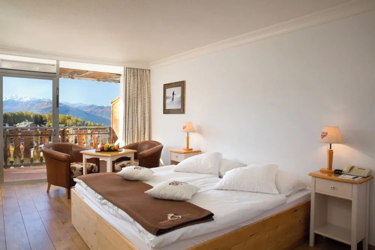 Classic Double room with balcony and with mountain view