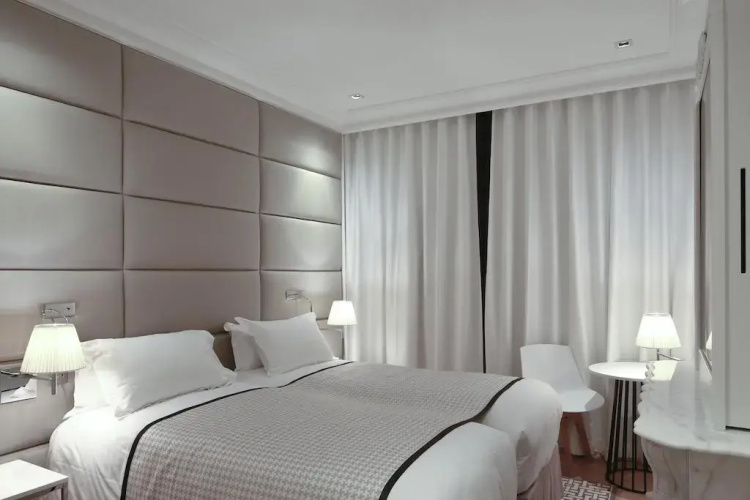 Hotel R De Paris