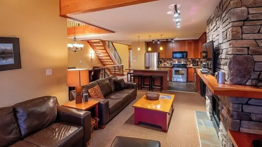 Pinnacle Ridge Chalets by Fernie Lodging
