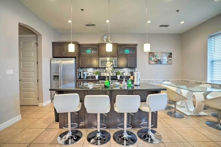 3 Bedrooms Apartment