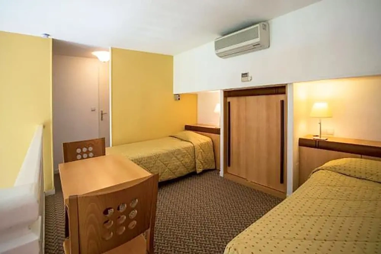 Standard Basement room
