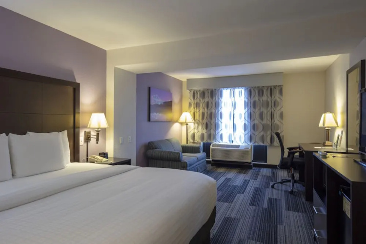 La Quinta Inn & Suites Springfield Airport Plaza