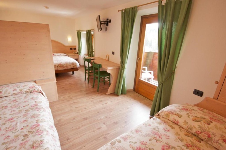 Standard Triple room