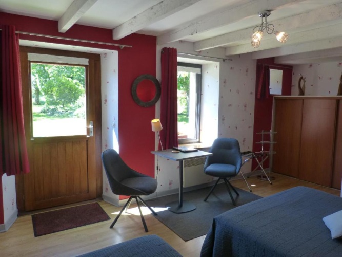 Standard Triple room with garden view