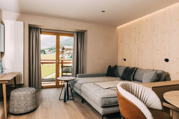 Junior Suite with balcony and with mountain view