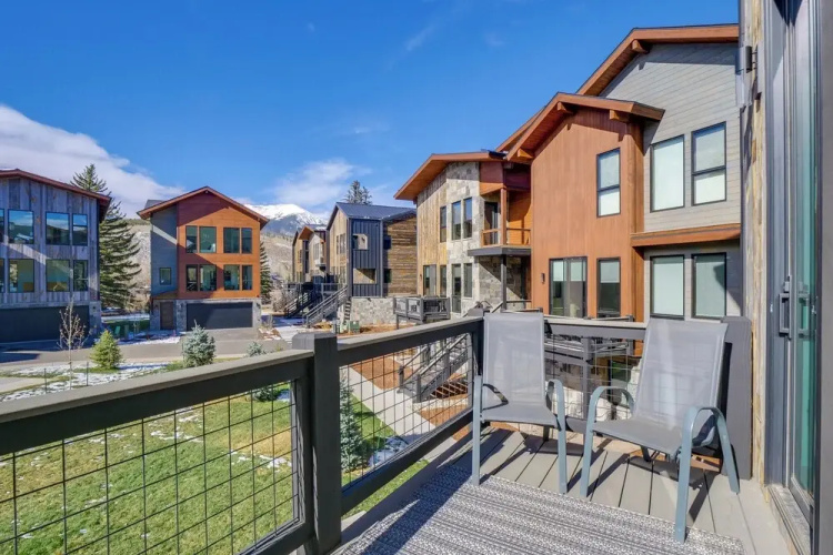 10 Mi to Ski: Mtn-view Gem in Silverthorne