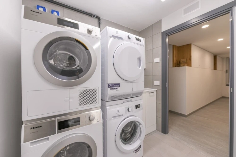 2 Bedrooms Quintuple Family Apartment