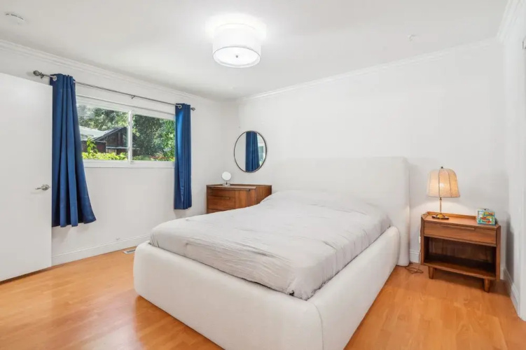 Spacious Mountain View Duplex In Prime Location 3 Bedroom Duplex