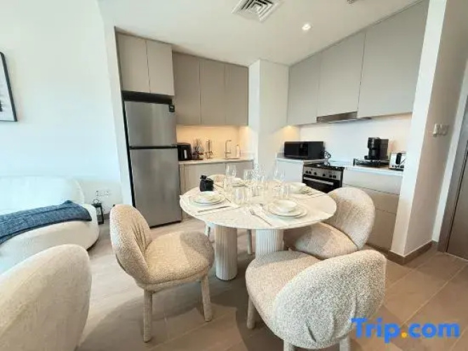 Luxury 1BR | Creek Beach | Pool & Beach
