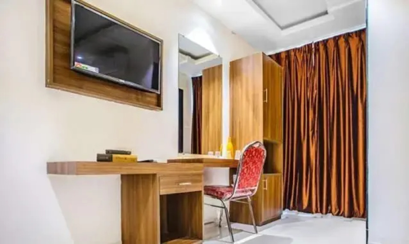 RR Service Apartment