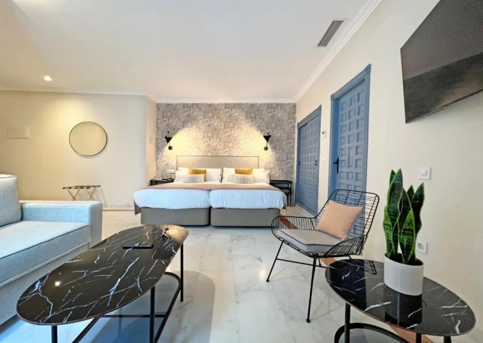 Standard Triple room