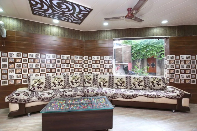 OYO 19473 Rr Residency