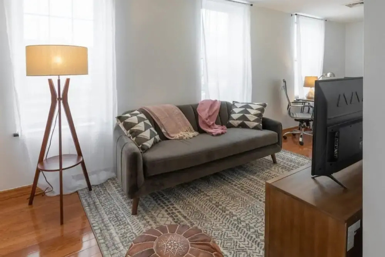 Stairway 3BR Apt w W D Ideal for Groups