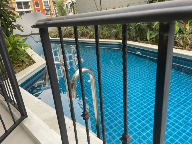 2 Bedrooms Standard Family room with pool view