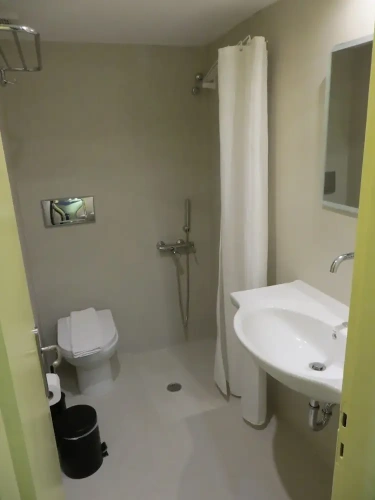 Standard Triple room with city view