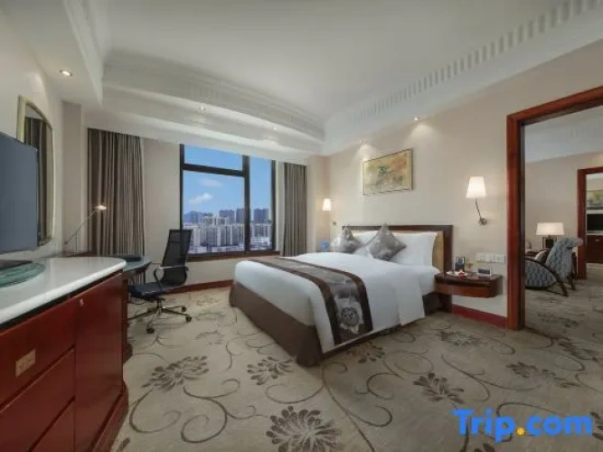 2 Bedrooms Suite with lake view
