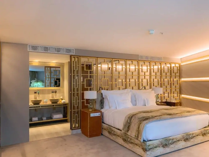 Premium Suite with balcony