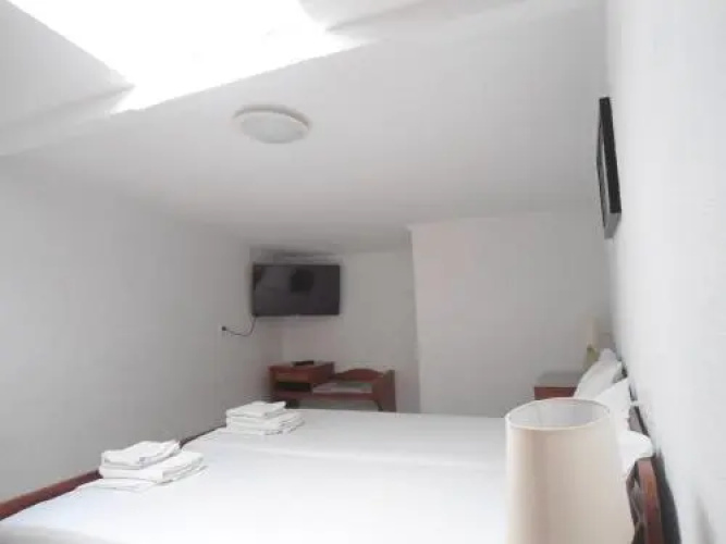 Leonidas Apartments