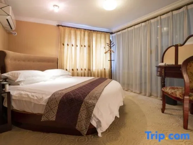 Deluxe Suite