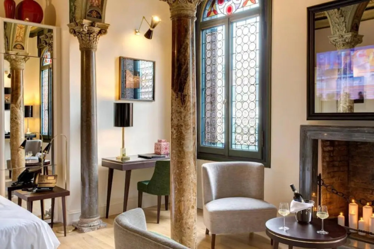 Roof Suite Rome Suitable for 6 Persons