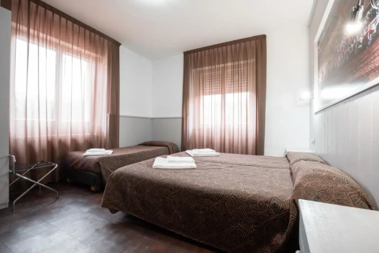 Standard Triple room