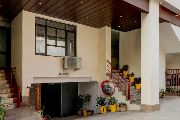 Super OYO Hotel O Indira Nagar
