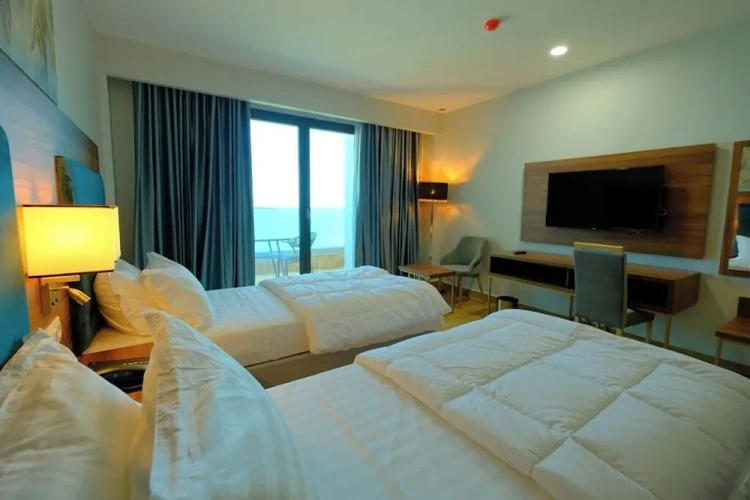 Classic Twin room beachfront