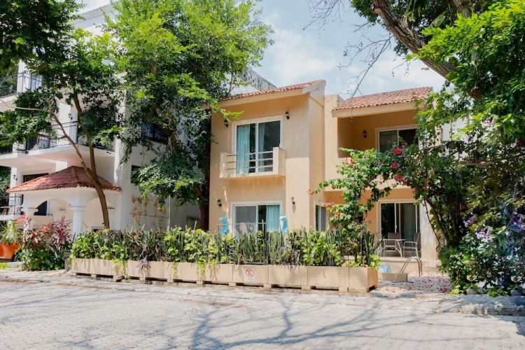 4 Bedrooms Cottage