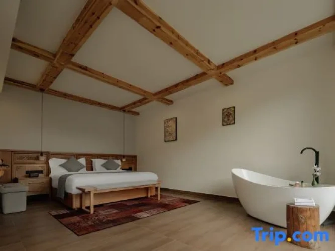 Suite with mountain view