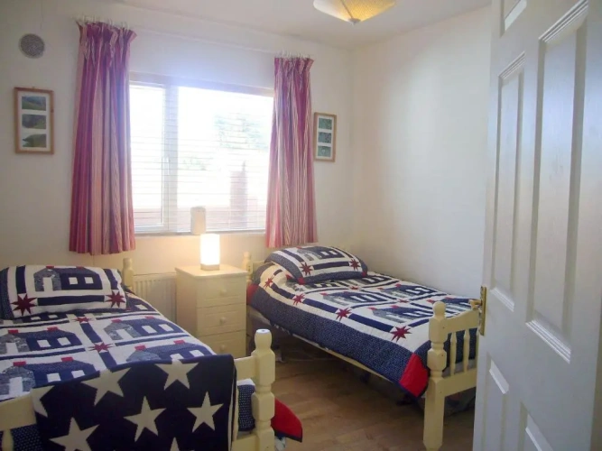 3 Bedrooms Cottage