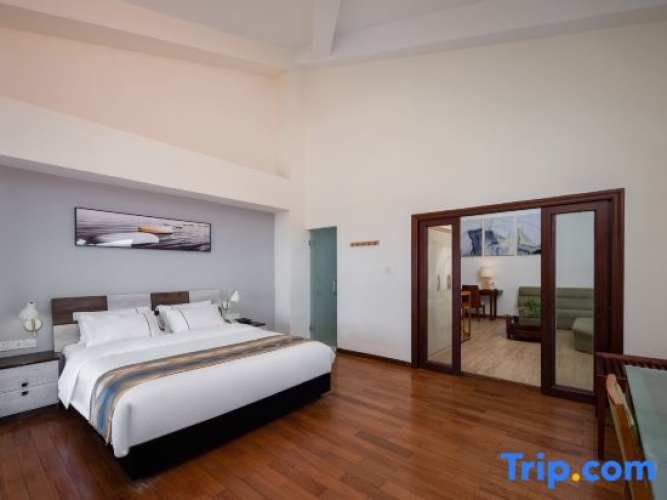 1 Bedroom Business Suite with sea view