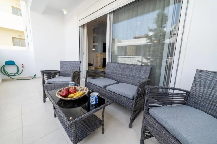 2 Bedrooms Apartment