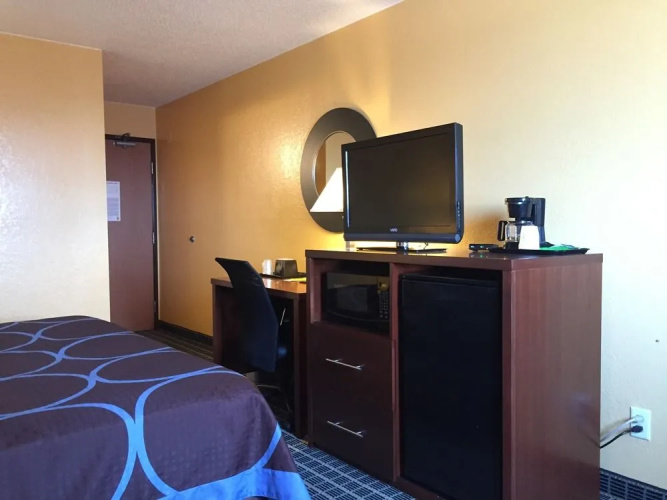 Super 8 Janesville